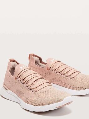 APL Techloom Breeze sneaker women’s 8.5 rose gold